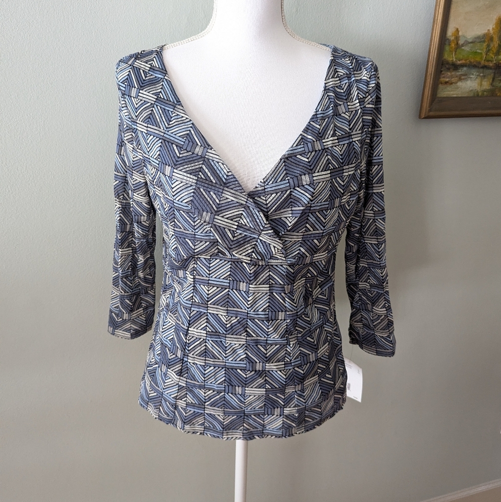 NEW Y2K Access Women's Large Fitted Surplice Blue Cream Mesh Geometric Shirt